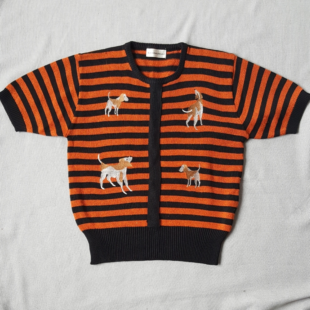 Embroidered dogs knit top